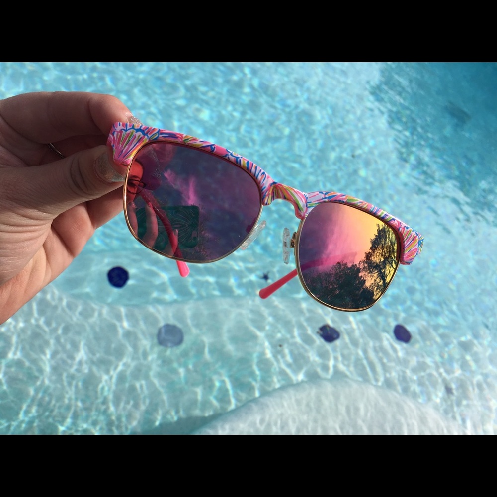 Lilly Pulitzer sunglasses. EUC. Super fun!